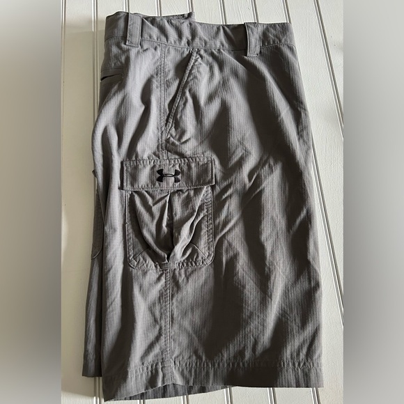 UNDER ARMOUR boys size YXL casual cargo shorts - Picture 2 of 5